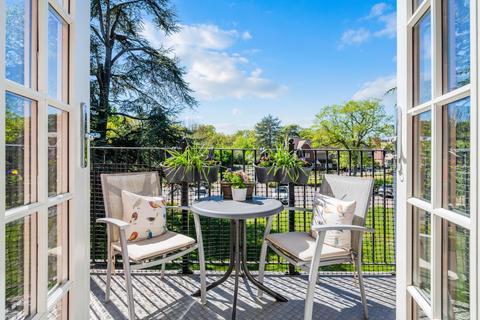 2 bedroom flat for sale, Glanville Way, Epsom KT19