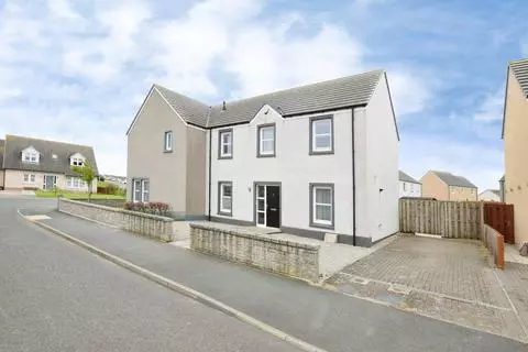 4 bedroom semi-detached house for sale