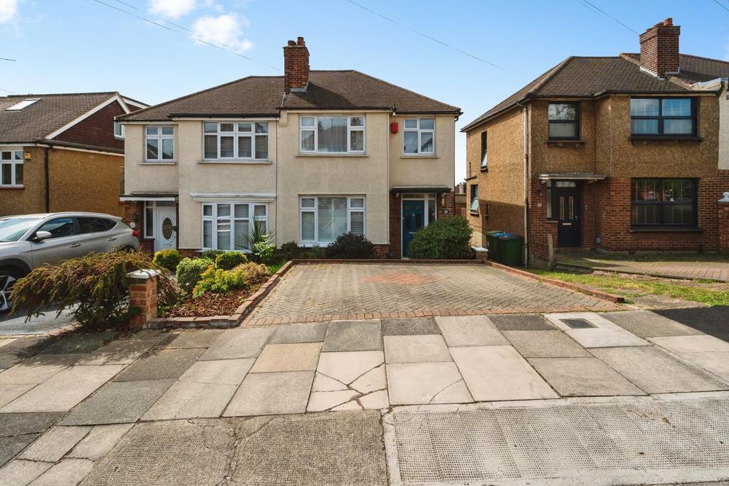 Detached house exterior, driveway