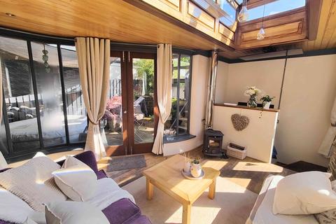 2 bedroom end of terrace house for sale, Half House Lane, Brighouse HD6