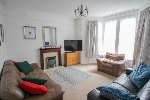 2 bedroom flat for sale, South Ward* Ground Floor*Two Bedrooms*Good Size Garden*Garage Parking*Period Features*