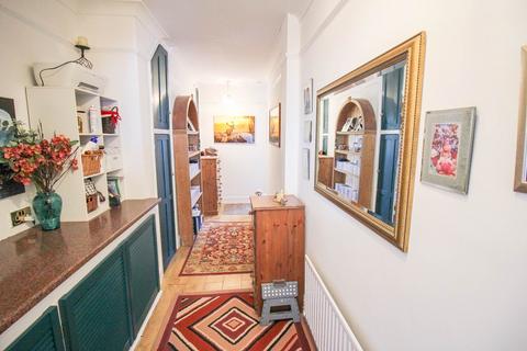 2 bedroom flat for sale, South Ward* Ground Floor*Two Bedrooms*Good Size Garden*Garage Parking*Period Features*