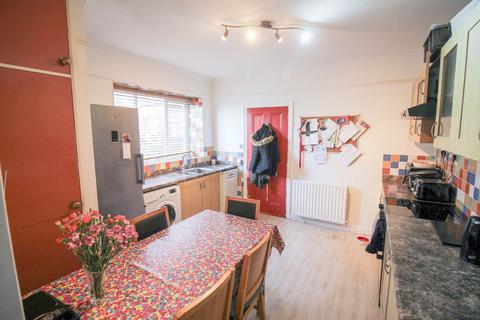 2 bedroom flat for sale, South Ward* Ground Floor*Two Bedrooms*Good Size Garden*Garage Parking*Period Features*