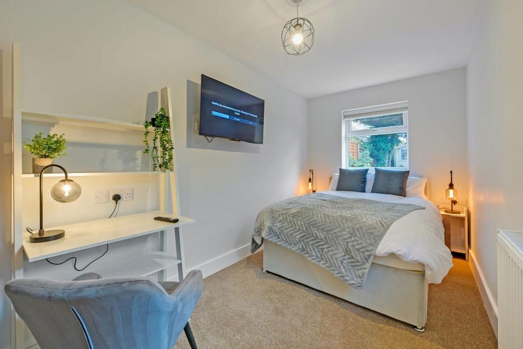 1 bedroom in a house share to rent