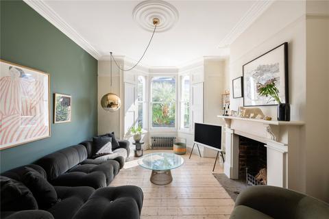 4 bedroom terraced house for sale, Queen Anne Road, London, E9