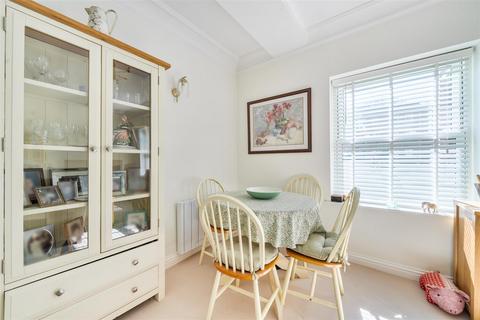 2 bedroom apartment for sale, 6 Sandringham Court, Shrewsbury, SY3 8LL