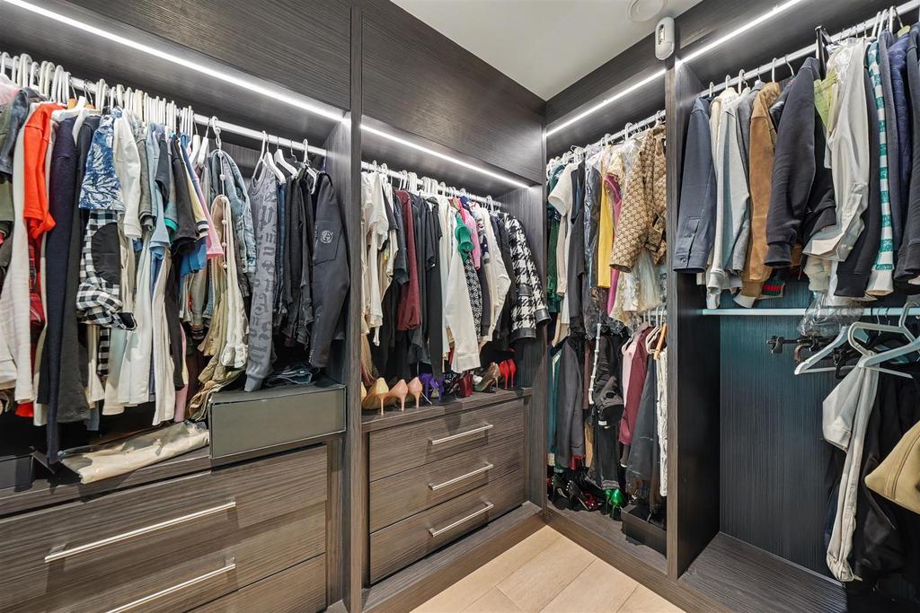 Walk-in wardrobe
