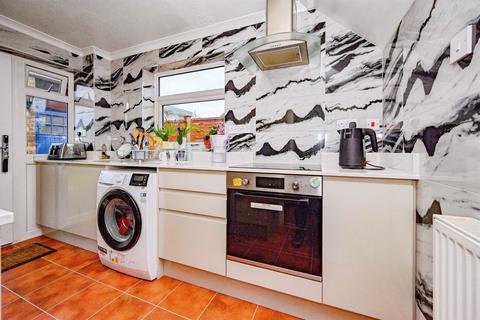 3 bedroom semi-detached house for sale, Turnpike Drive, Luton