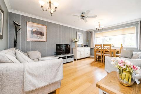 2 bedroom maisonette for sale, Hurstlands Close, Hornchurch, RM11