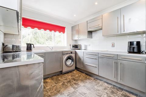 2 bedroom maisonette for sale, Hurstlands Close, Hornchurch, RM11