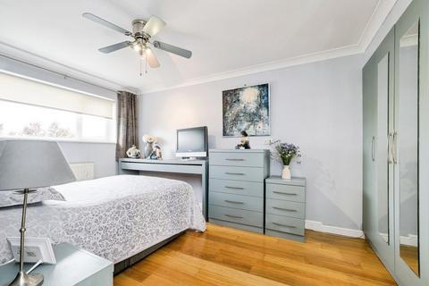 2 bedroom maisonette for sale, Hurstlands Close, Hornchurch, RM11