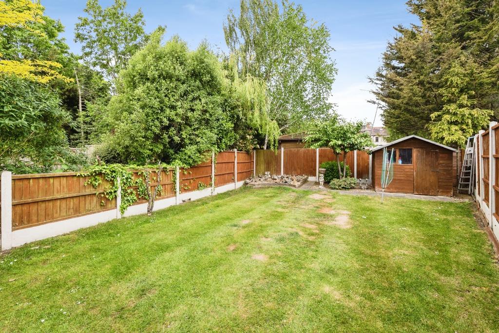 2 bedroom maisonette for sale