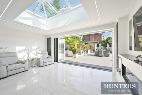 4 bedroom detached bungalow for sale, The Arches, Grafton Road