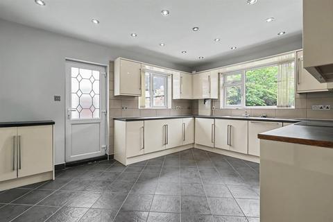 2 bedroom detached bungalow to rent, Mapperley Plains, Nottingham