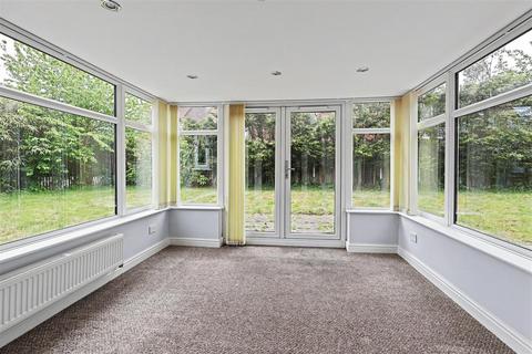2 bedroom detached bungalow to rent, Mapperley Plains, Nottingham