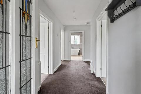 2 bedroom detached bungalow to rent, Mapperley Plains, Nottingham