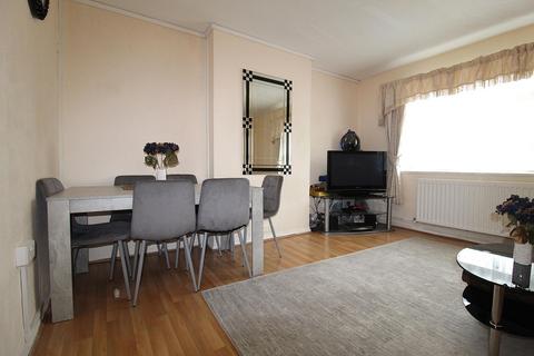 2 bedroom apartment to rent, Bushfield Crescent, Edgware HA8