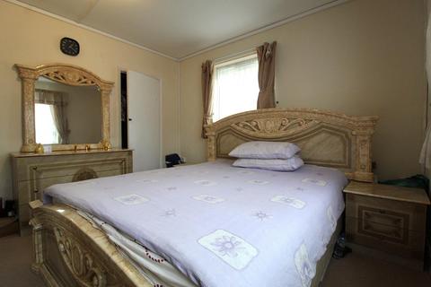 2 bedroom apartment to rent, Bushfield Crescent, Edgware HA8