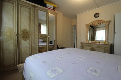 2 bedroom apartment to rent, Bushfield Crescent, Edgware HA8