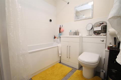 2 bedroom apartment to rent, 1 Violet Close, WALLINGTON