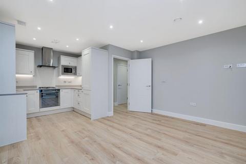 2 bedroom apartment to rent, Queens Road, Weybridge, Surrey, KT13