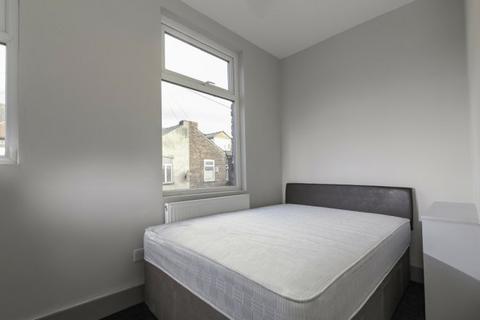 3 bedroom house share to rent, Romney Street
