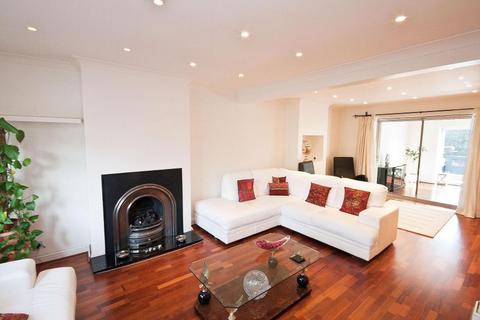 4 bedroom detached house to rent, Blythwood Road, Pinner