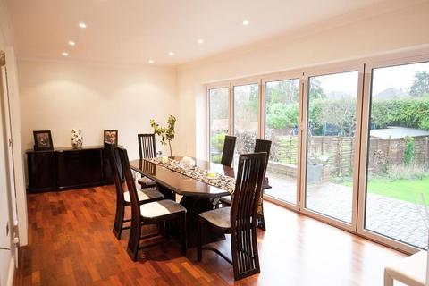 4 bedroom detached house to rent, Blythwood Road, Pinner