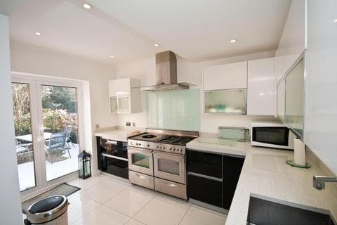 4 bedroom detached house to rent, Blythwood Road, Pinner