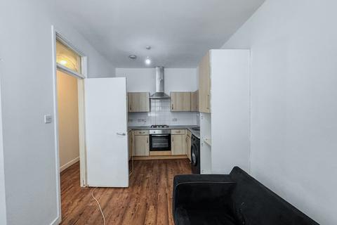 2 bedroom semi-detached house to rent, London, SE16