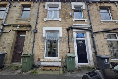 3 bedroom terraced house to rent, Bell Street, Huddersfield, West Yorkshire, HD4 6NN
