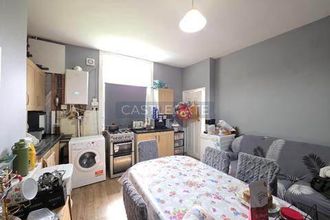 3 bedroom terraced house to rent, Bell Street, Huddersfield, West Yorkshire, HD4 6NN