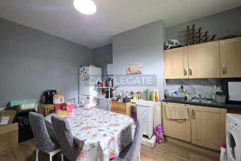 3 bedroom terraced house to rent, Bell Street, Huddersfield, West Yorkshire, HD4 6NN