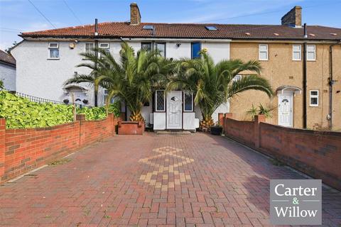 3 bedroom property to rent, Bennetts Castle Lane, Dagenham, Essex