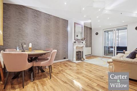 3 bedroom property to rent, Bennetts Castle Lane, Dagenham, Essex