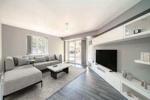 2 bedroom flat for sale, Edith Cavell Way, Shooters Hill