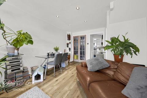 2 bedroom flat for sale, Meadow Close, London E9