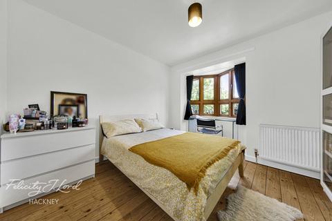 2 bedroom flat for sale, Meadow Close, London E9