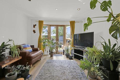 2 bedroom flat for sale, Meadow Close, London E9