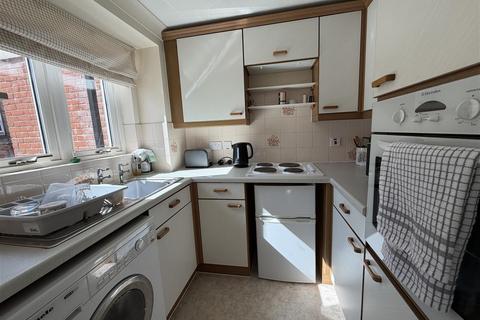 1 bedroom flat for sale, Quay Street, Truro