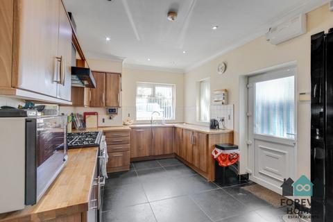 3 bedroom detached bungalow for sale, Dodworth Road, Barnsley, S70