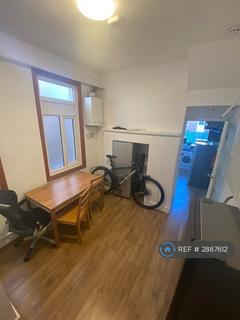 1 bedroom in a house share to rent, Hale Lane, London, NW7