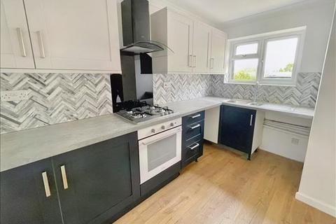 2 bedroom terraced house to rent, Dances Close