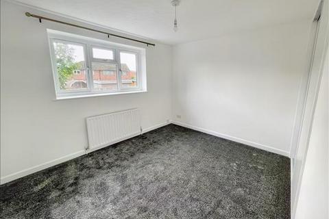 2 bedroom terraced house to rent, Dances Close