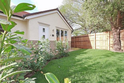2 bedroom bungalow for sale, The Tanyard, Bassingbourn, Royston, SG8