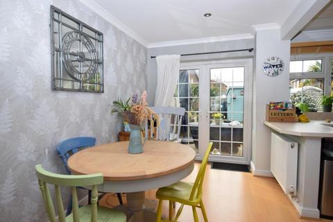 3 bedroom semi-detached house to rent, Cardinals Walk, Taplow SL6
