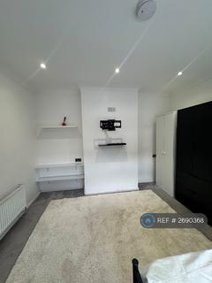 1 bedroom in a house share to rent, Holly Road, Wainscott, Rochester, ME2