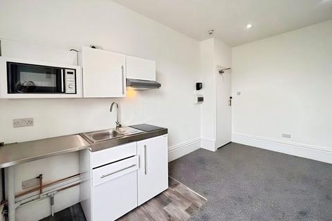 1 bedroom flat to rent, Elphinstone Road, Hampshire PO5