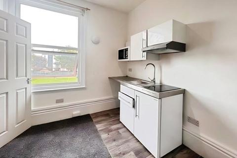 1 bedroom flat to rent, Elphinstone Road, Hampshire PO5