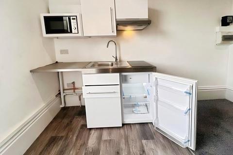 1 bedroom flat to rent, Elphinstone Road, Hampshire PO5